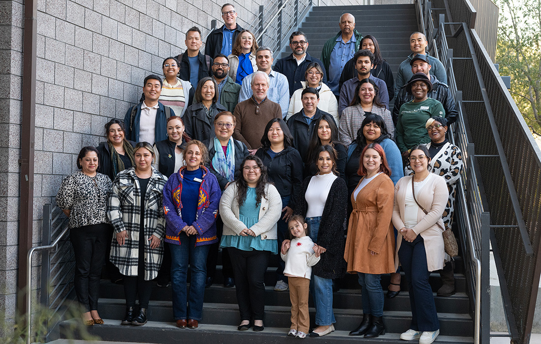 Winter Institute Attendees take a group photo outside.