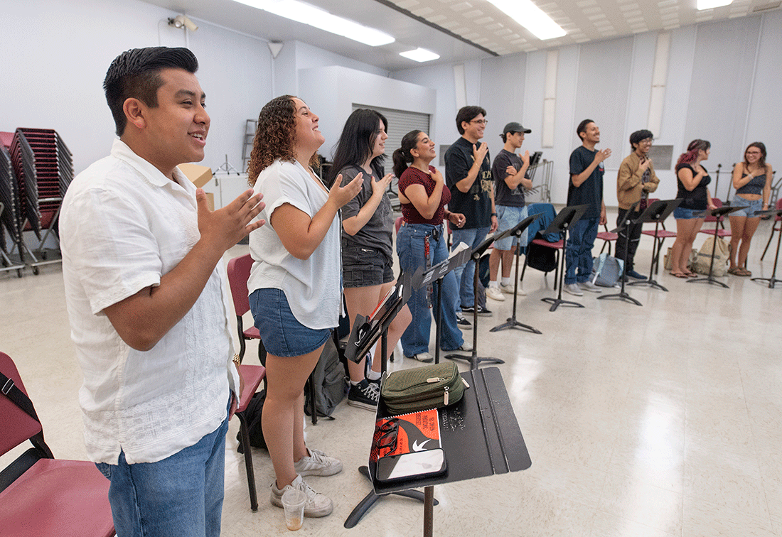students in Lisa Fenderson Musicianship class on the first day of fall 2025.