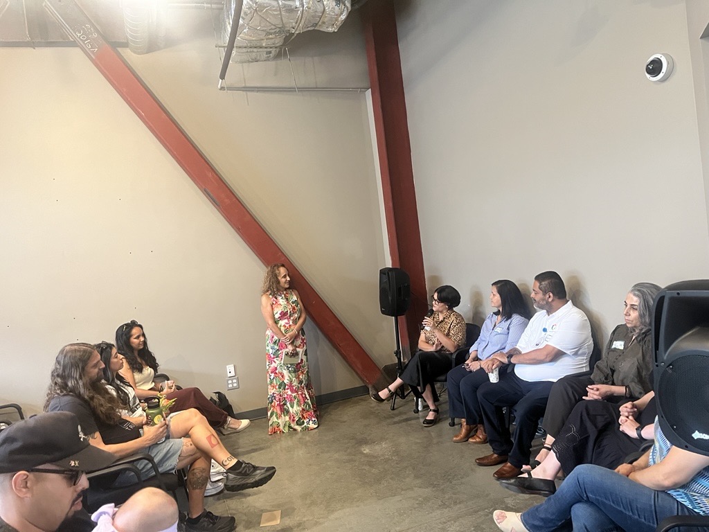 A group of people in discussion during Care y Conversaciones. 