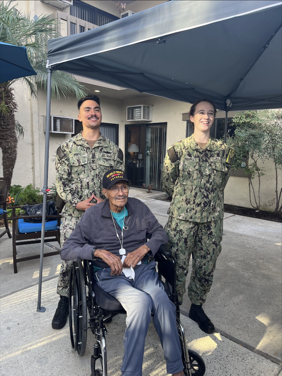 Michael Miser in uniform with a fellow elderly veteran.