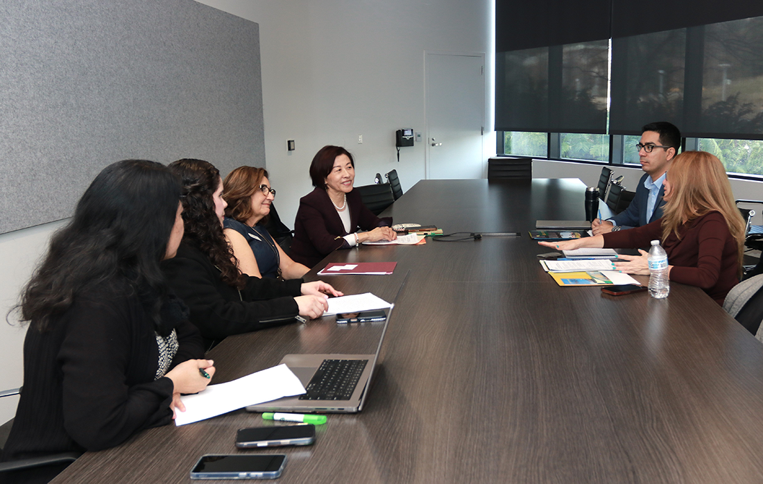 Advisor Luzmila Rojas Sandoval and Tito Omar Portocarrero Vela with with campus representatives