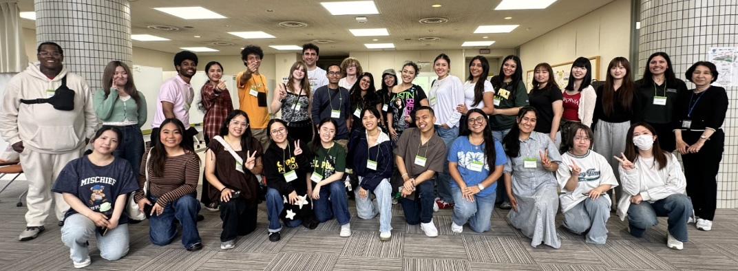 Panoramic group photo of CPP study abroad students and Kobe Womens Instutute Students.