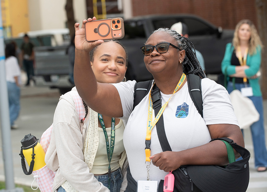 A black mother and daughter take a selfie during Orientation