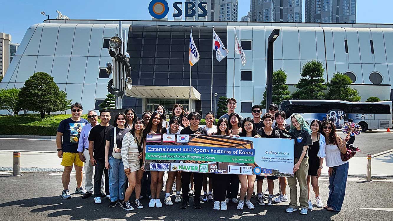 Professors with students in South Korea during study abroad program