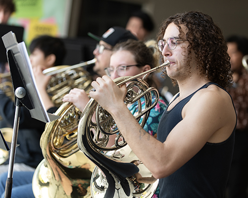Brass emsemble playing French horns