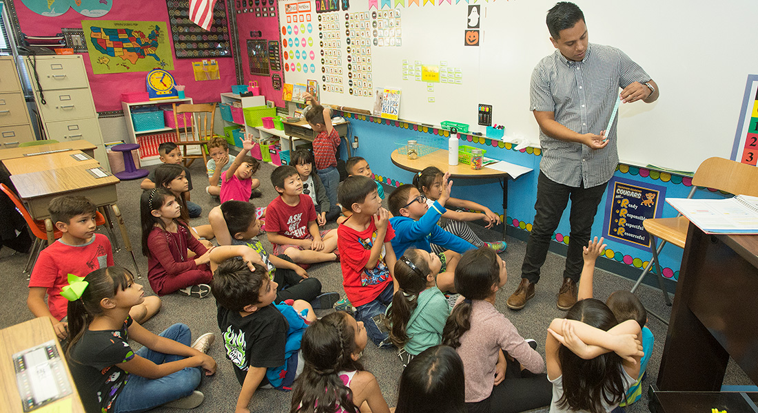 Eric Guzman teaching elementary school aged students