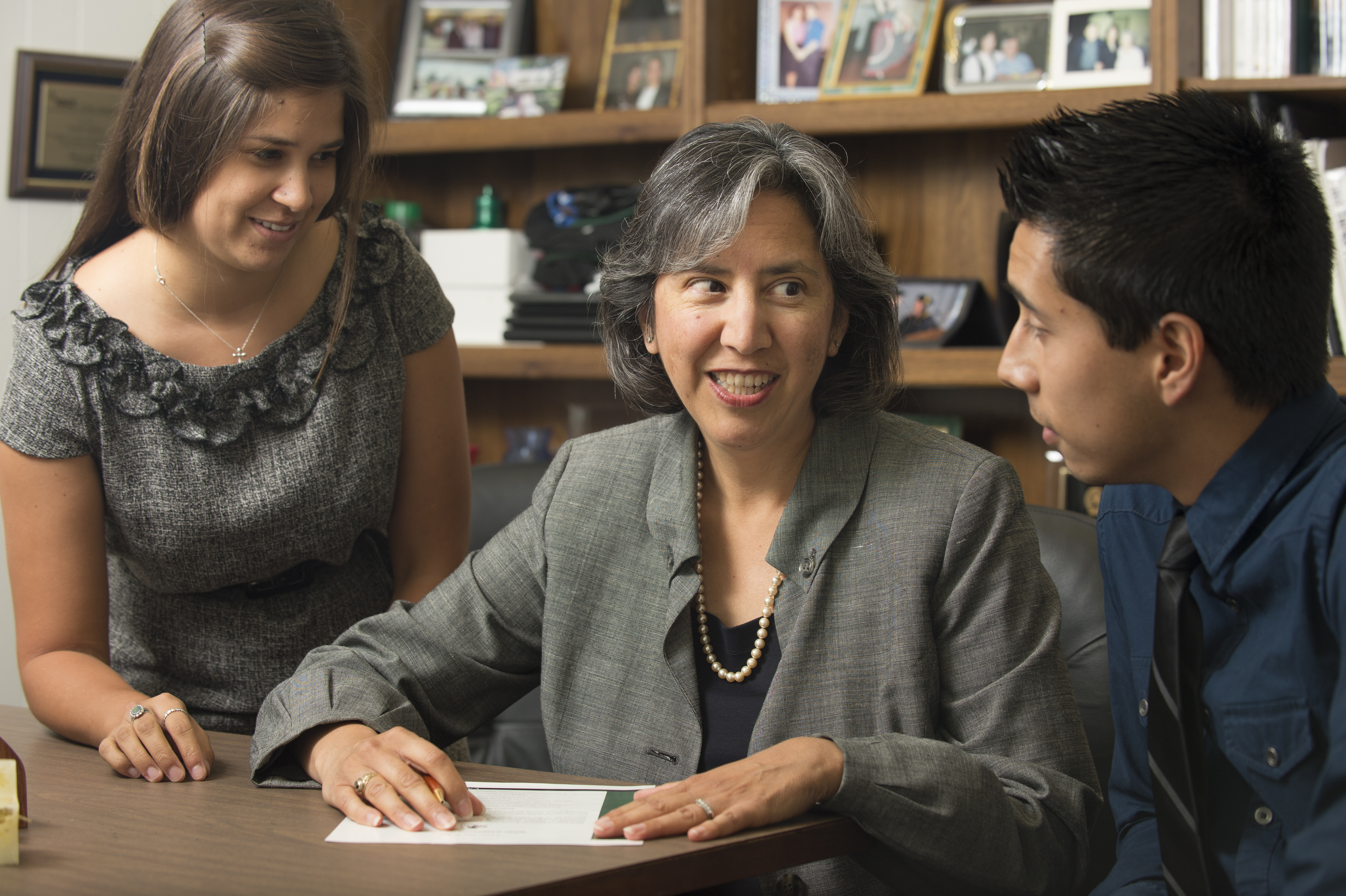 Cordelia Ontiveros advises a male and female student.