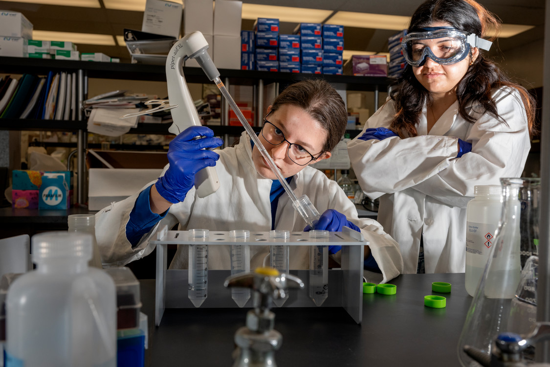 students using biology technology