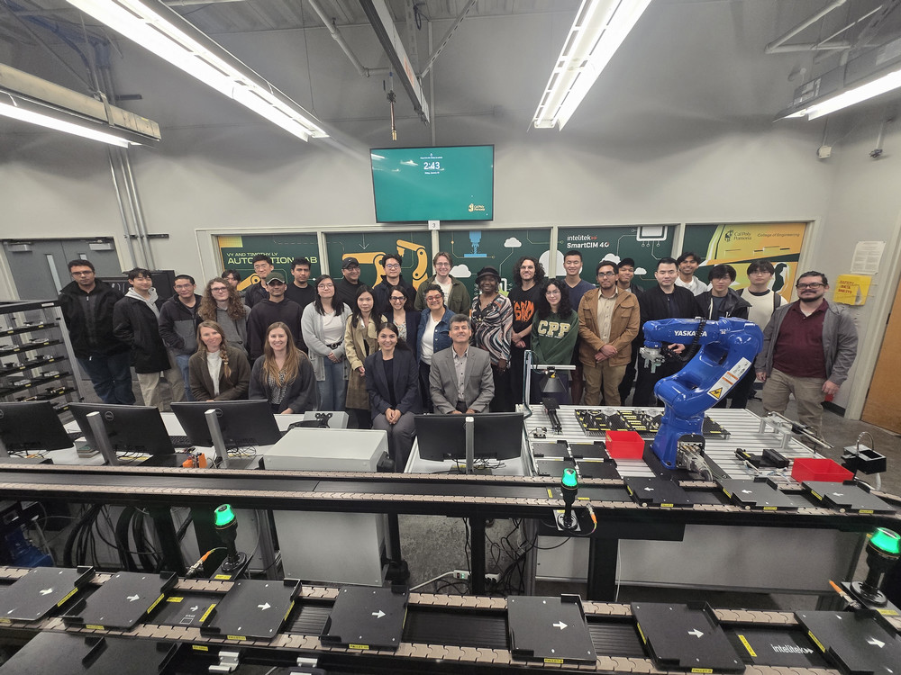 picture of all the students in the lab
