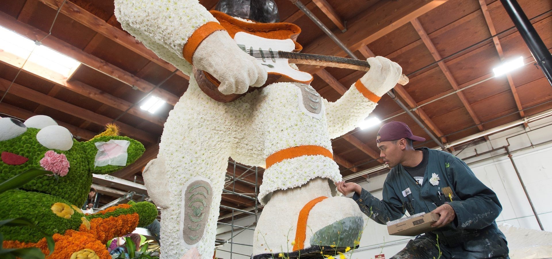 Students work on Rose Float