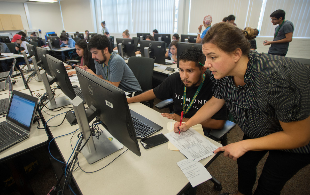 Students registering for classes with the help of an advisor.