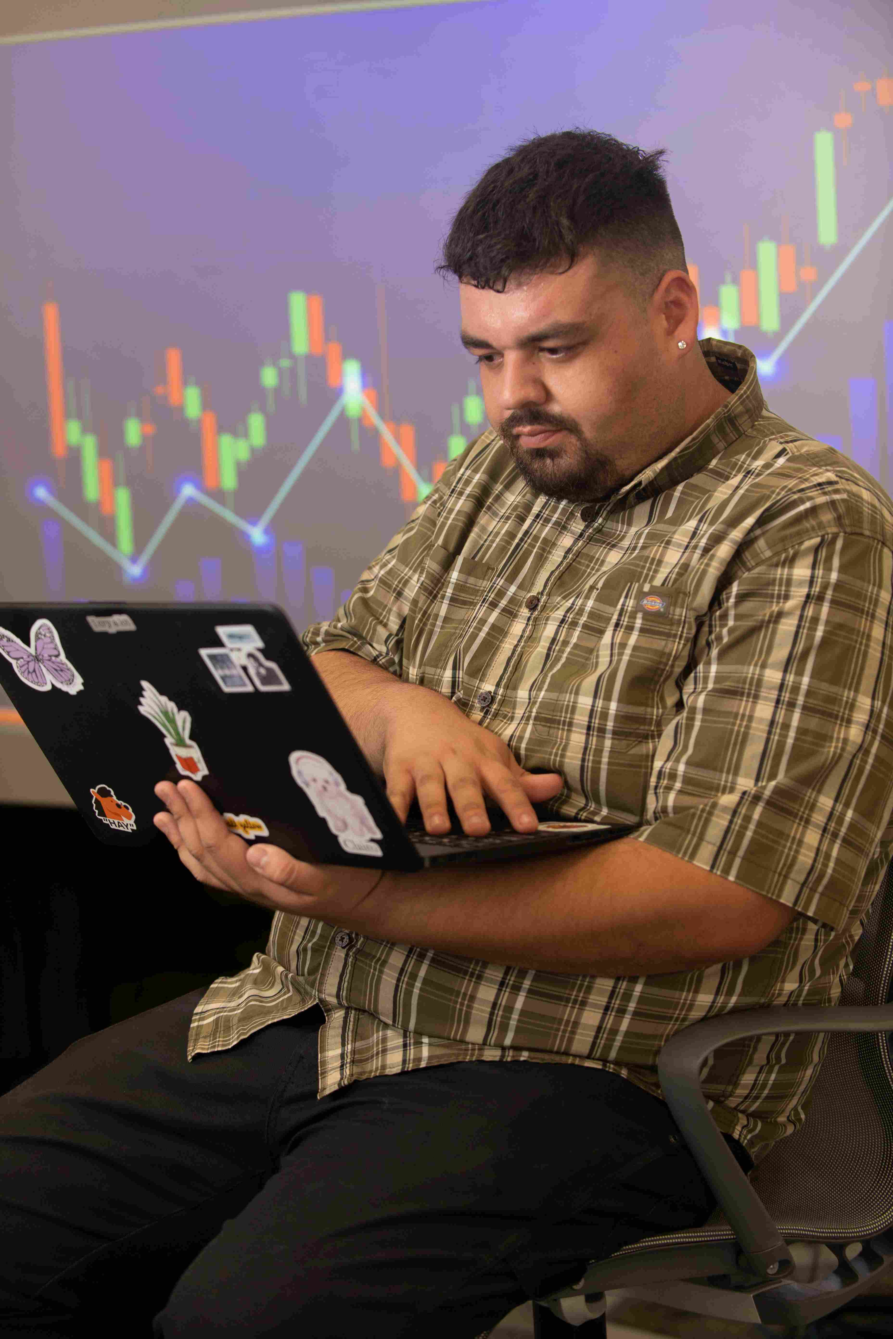 Erik Garcia is a business student at Cal Poly Pomona typing on their computer