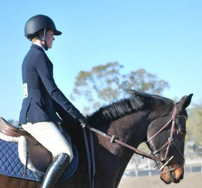 an equestrian woman rides a horse icon