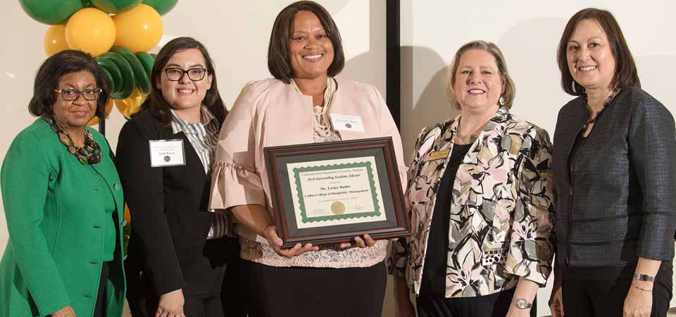 Outstanding Advisor Lesley Butler receives award