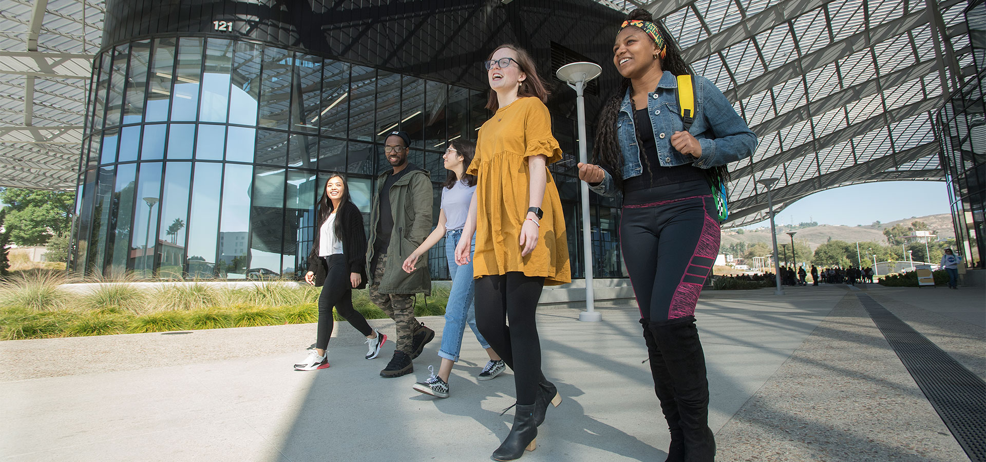 Students walking in the SSB Rotunda